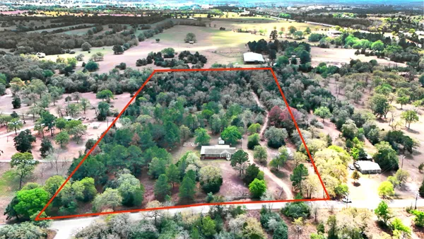 $495,000 | 159 Farris Lane, Smithville, TX 78957