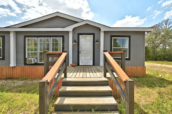 $495,000 | 159 Farris Lane, Smithville, TX 78957