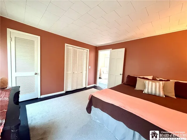 $234,900 | 20 Lakeview Avenue, Pomfret, NY 14063