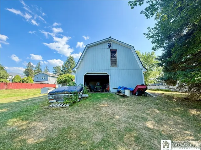 $234,900 | 20 Lakeview Avenue, Pomfret, NY 14063