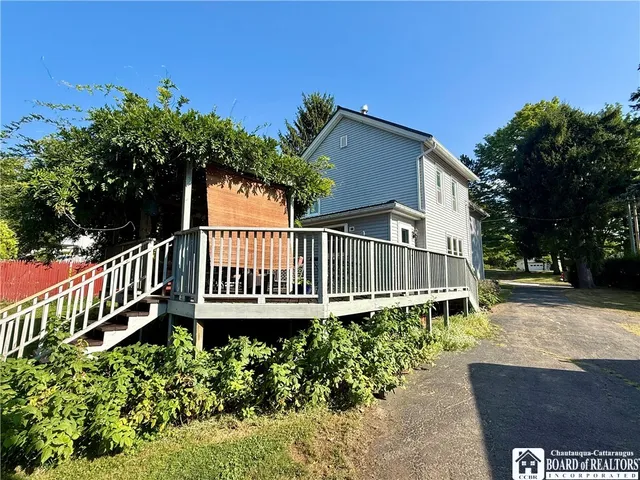 $234,900 | 20 Lakeview Avenue, Pomfret, NY 14063