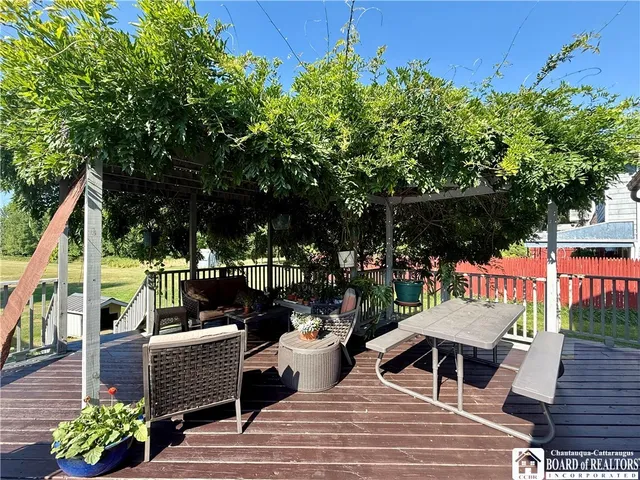 $234,900 | 20 Lakeview Avenue, Pomfret, NY 14063