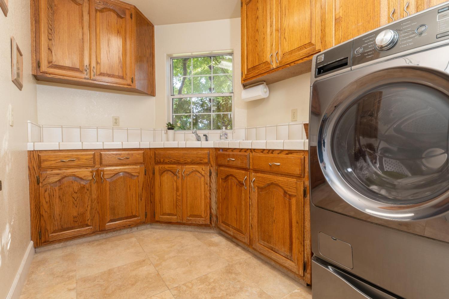 302 Fallbrook Circle Reedley, CA 93654 - Photo 32 of 51 Gallery Image 32