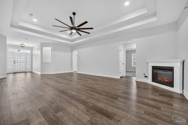 an empty room with fan and a ceiling fan