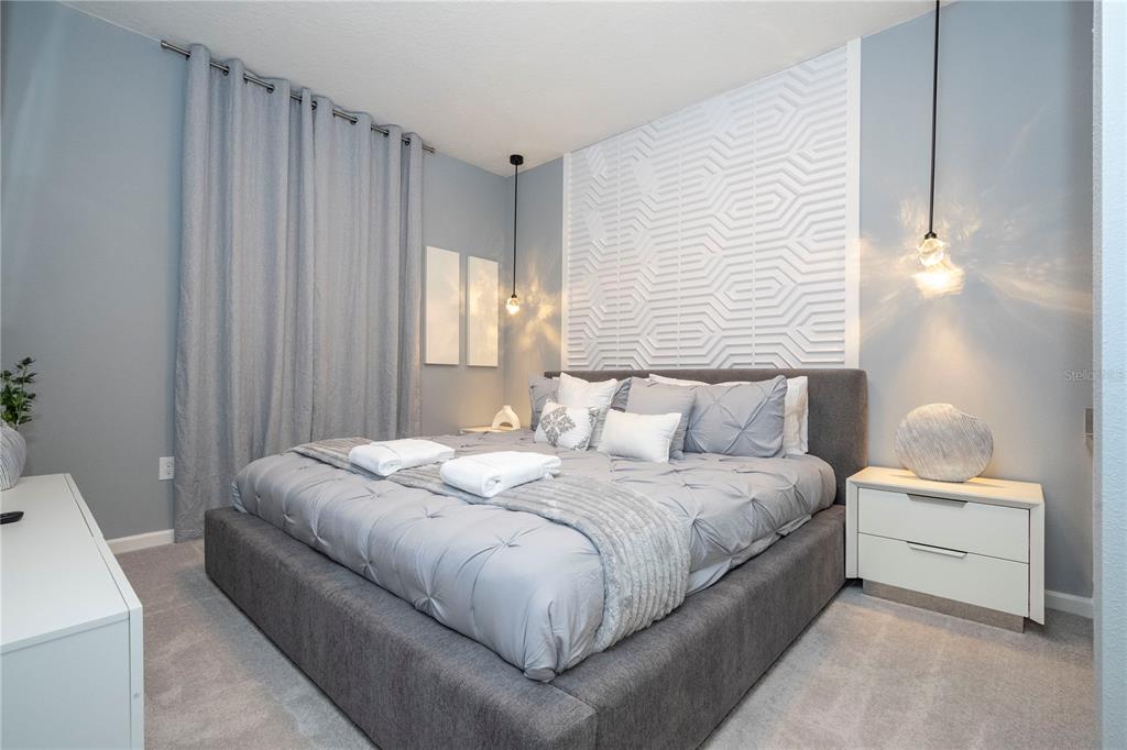 10018 Voyager Way Orlando, FL 32821 - Photo 53 of 100 a bedroom with a large bed and a couch