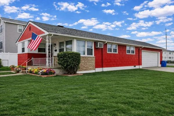a view of a house with a backyard