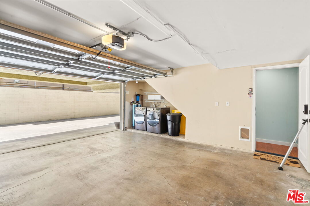 409 Adena Street, Unit 1 Pasadena, CA 91104 - Photo 23 of 26 a view of an empty room