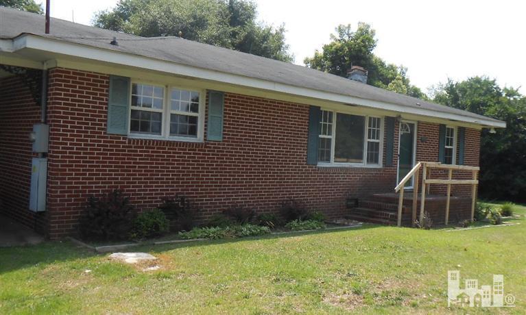 4044 Beulah Road Clinton, NC 28328 - Photo 1 of 17 Primary Photo