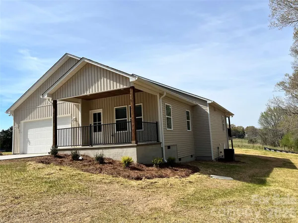 $385,000 | 42629 Greenview Drive, Albemarle, NC 28001