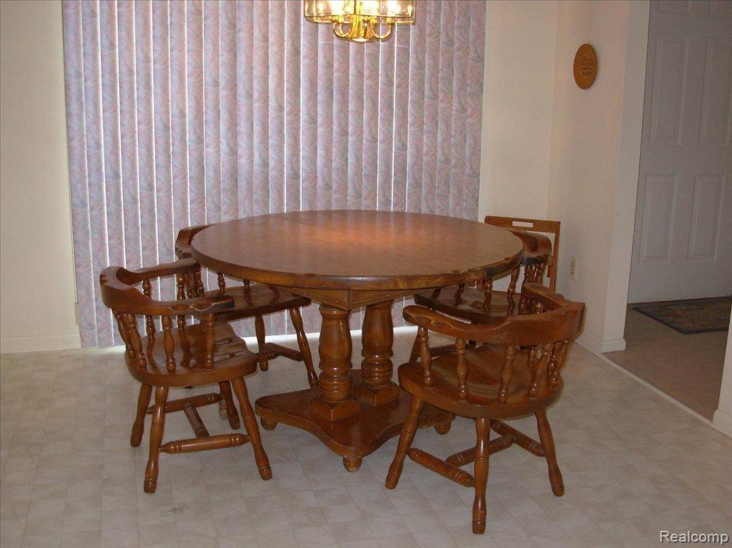 16681 Fieldstone Ridge, Unit 7 Macomb, MI 48042 - Photo 6 of 15 Eating area in Kitchen 1A