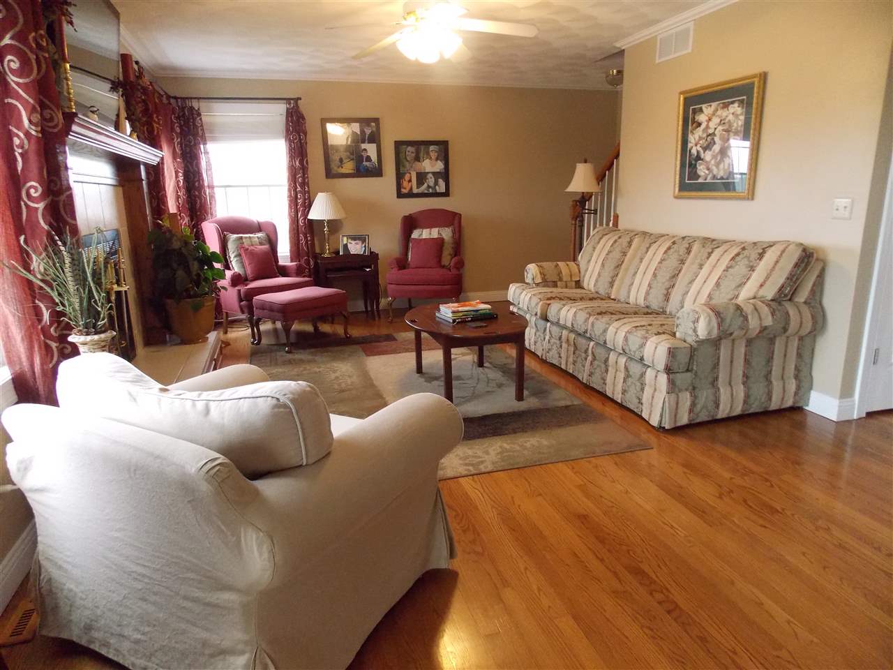 4373 Ridgeview Lane Byron, IL 61010 - Photo 11 of 22 a living room with furniture wooden floor and a flat screen tv