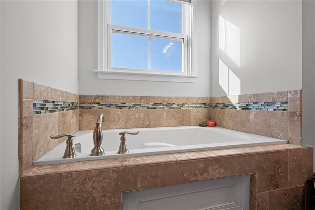 131 Cole Drive McKees Rocks, PA 15136 - Photo 21 of 42 a bathroom with a bathtub and a window
