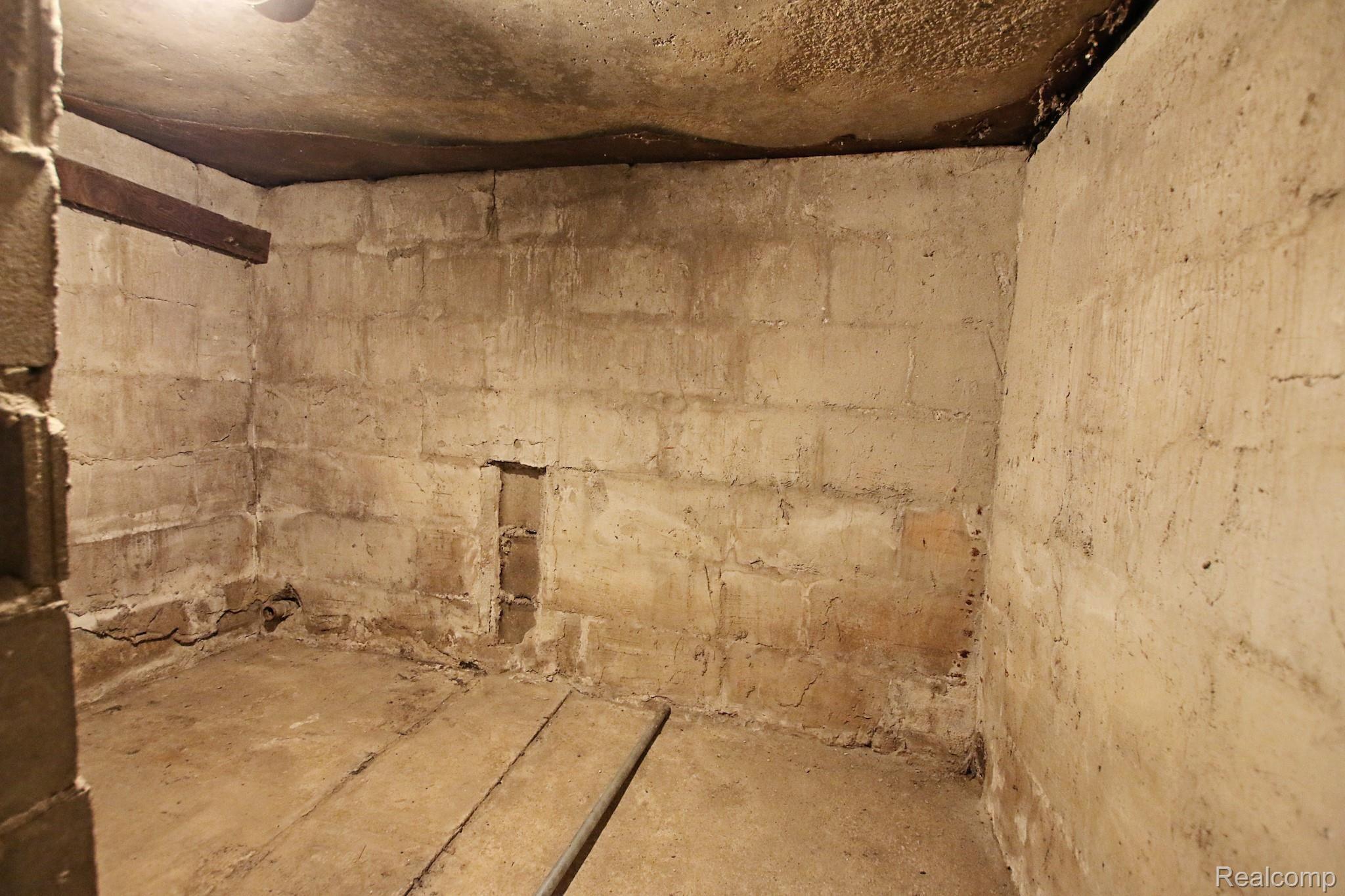 4327 South State Road Davison, MI 48423 - Photo 47 of 68 Tornado Room
