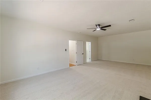 a view of livingroom with furniture