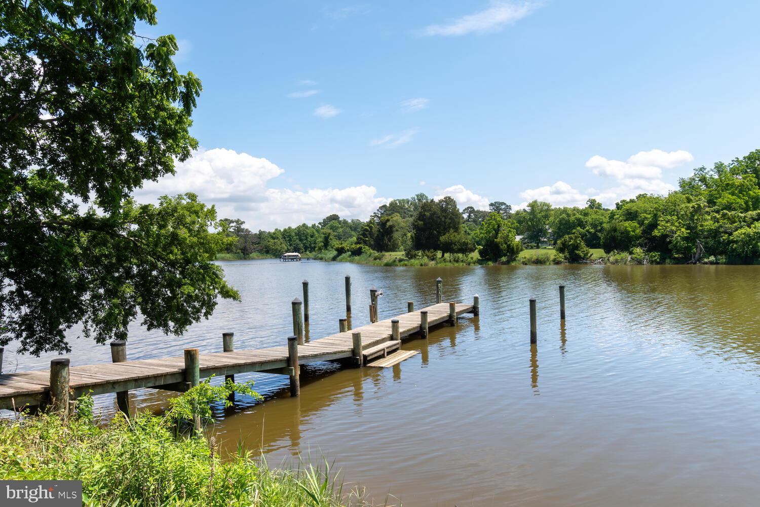 5533 Whitehall Road pier