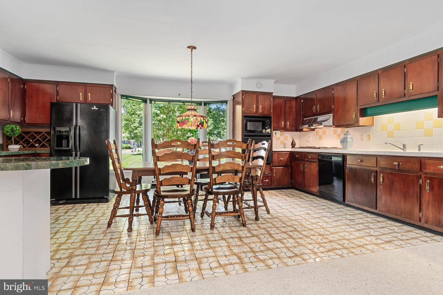 5533 Whitehall Road Cambridge, MD 21613 - Photo 16 of 38 Huge Kitchen with table space