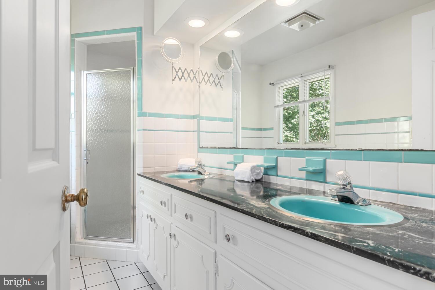 5533 Whitehall Road Cambridge, MD 21613 - Photo 24 of 38 Primary Bath