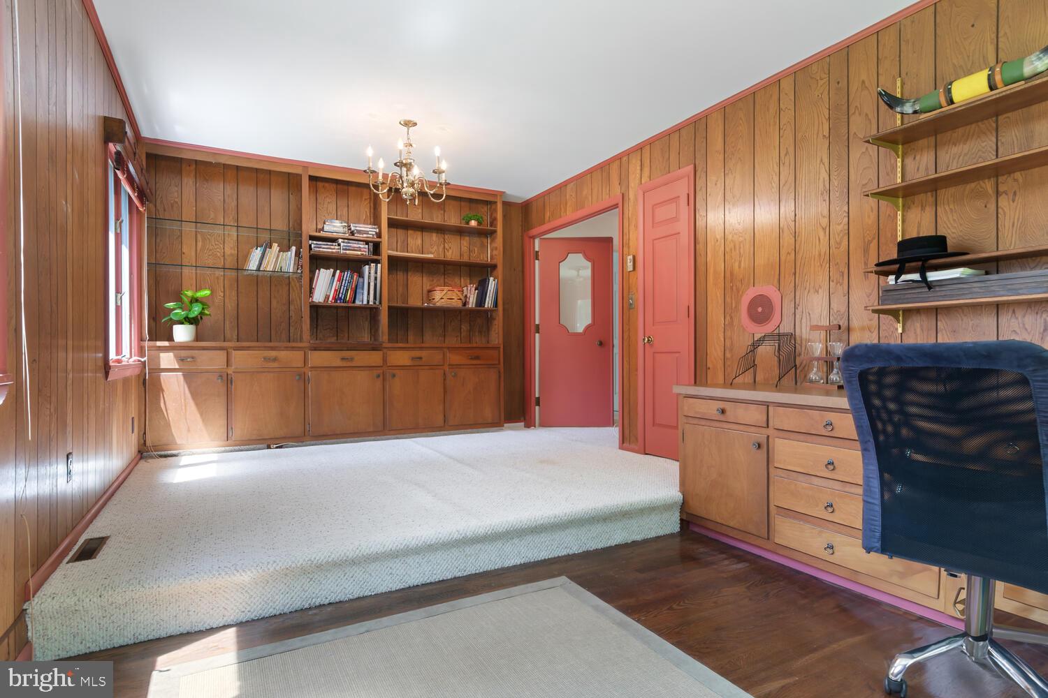 5533 Whitehall Road Cambridge, MD 21613 - Photo 26 of 38 1st floor office & Library