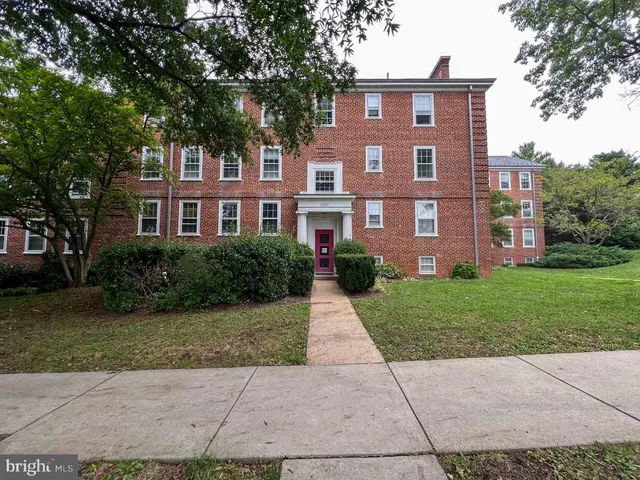 $2,400 | 3831 Newark Street Northwest, Unit C447, Washington, DC 20016