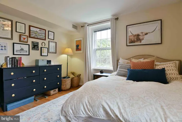 $2,400 | 3831 Newark Street Northwest, Unit C447, Washington, DC 20016