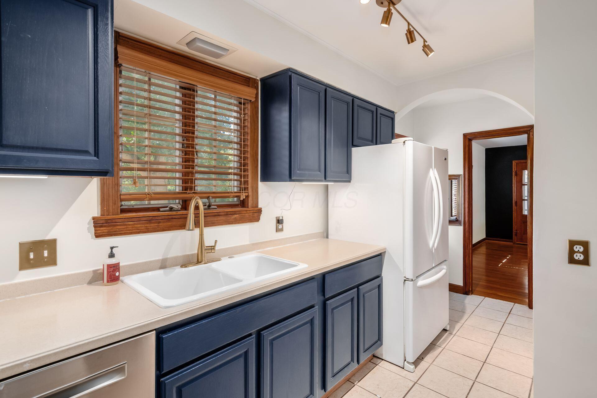 411 Garden Road Columbus, OH 43214 - Photo 13 of 40 kitchen