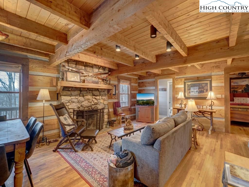 583 Silverleaf Road Zionville, NC 28698 - Photo 4 of 37 Gallery Image 4