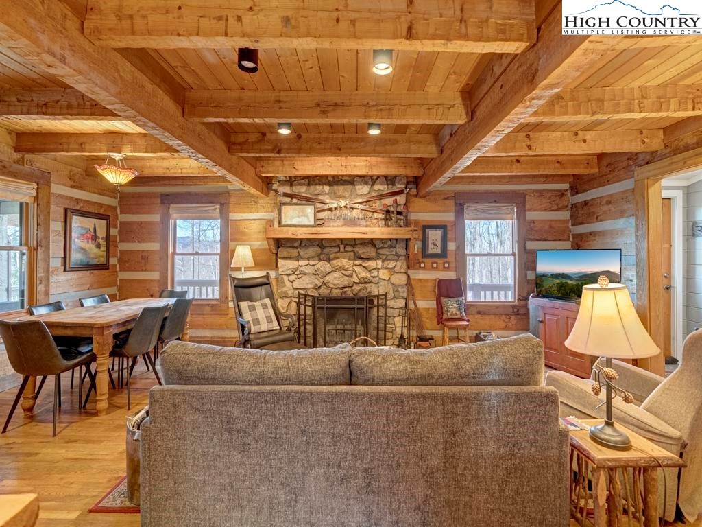 583 Silverleaf Road Zionville, NC 28698 - Photo 6 of 37 Gallery Image 6
