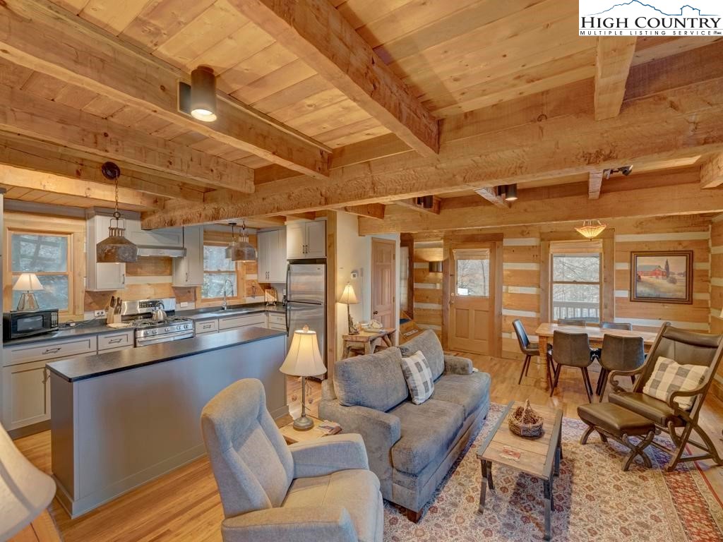 583 Silverleaf Road Zionville, NC 28698 - Photo 7 of 37 Gallery Image 7