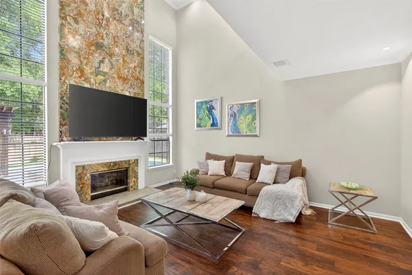 $675,000 | 14 Treestar Place, The Woodlands, TX 77381