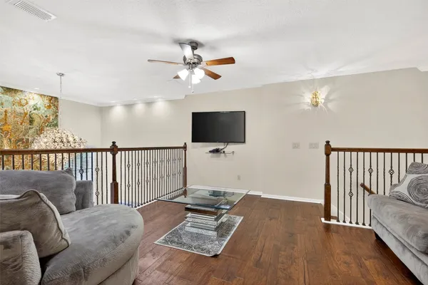 $675,000 | 14 Treestar Place, The Woodlands, TX 77381
