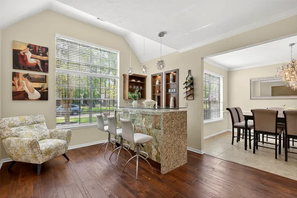 $675,000 | 14 Treestar Place, The Woodlands, TX 77381