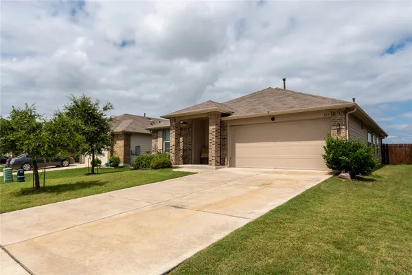 $2,400 | 123 Stellamar Drive, Hutto, TX 78634