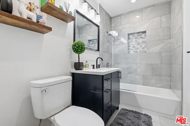 $1,049,000 | 17460 Cohasset Street, Van Nuys, CA 91406