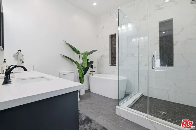 $1,049,000 | 17460 Cohasset Street, Van Nuys, CA 91406