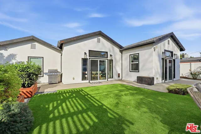 $1,049,000 | 17460 Cohasset Street, Van Nuys, CA 91406