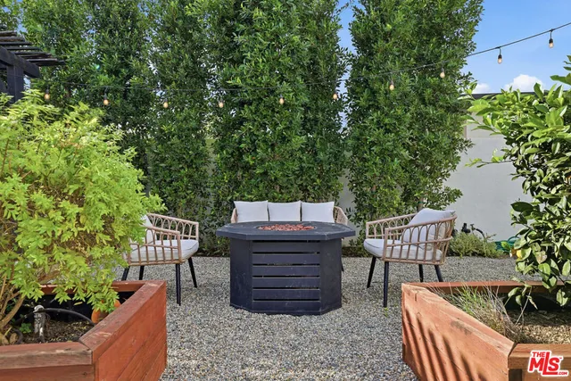 $1,049,000 | 17460 Cohasset Street, Van Nuys, CA 91406