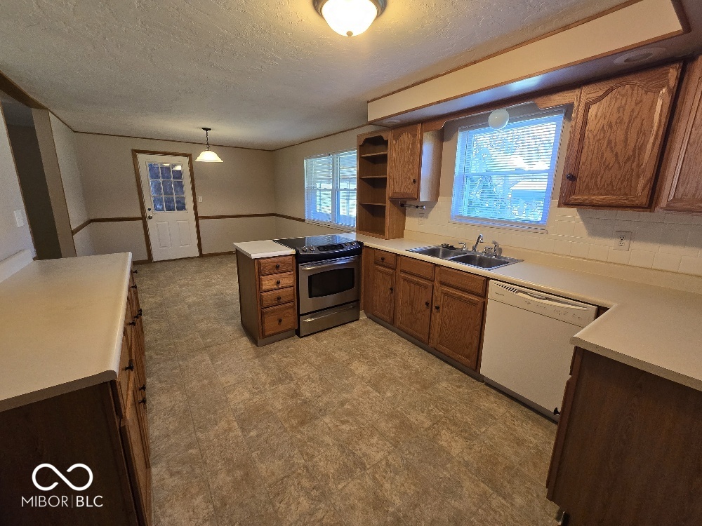 310 Jeffrey Lane Pendleton, IN 46064 - Photo 6 of 17 Gallery Image 6