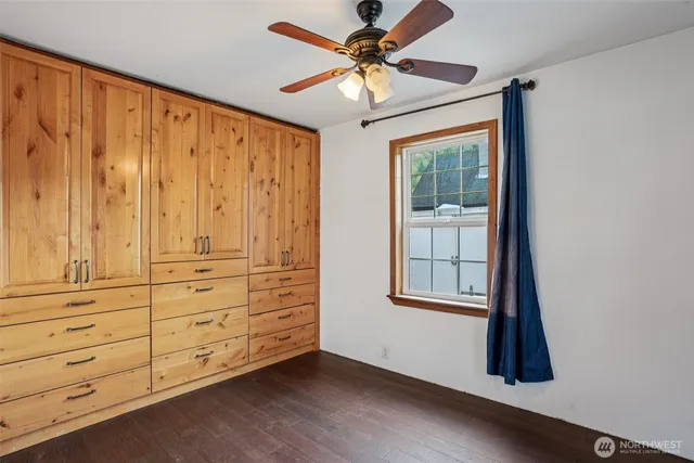 an empty room with windows and closet