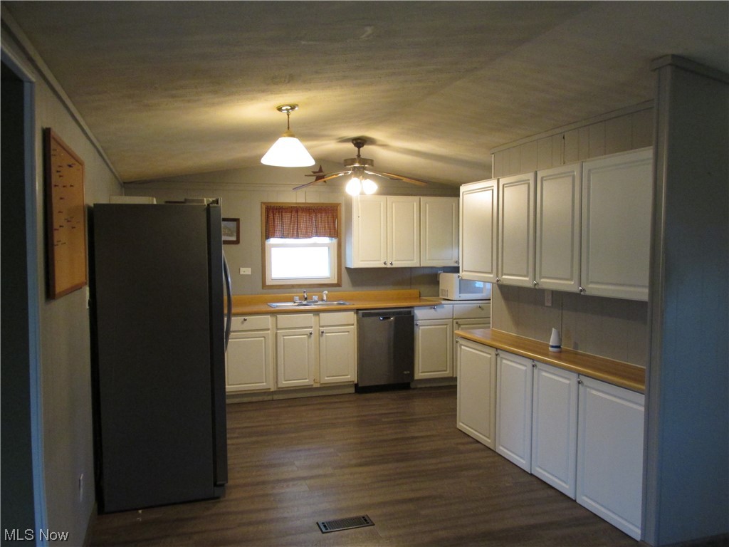 3272 Pike Road St. Marys, WV 26170 - Photo 5 of 16 Kitchen