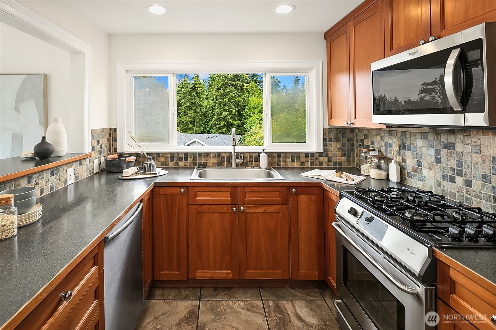 8715 Bowdoin Way Edmonds, WA 98026 - Photo 13 of 35