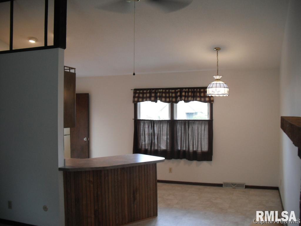 3025 Sherborn Road Springfield, IL 62702 - Photo 5 of 21