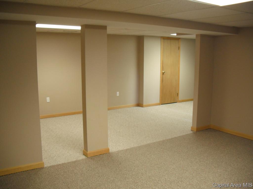 3025 Sherborn Road Springfield, IL 62702 - Photo 10 of 21