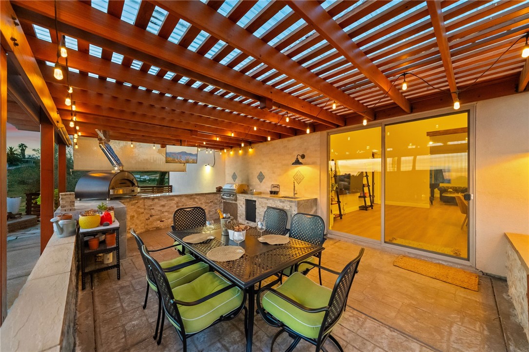 38125 Camino Sierra Road Temecula, CA 92592 - Photo 29 of 56 Outdoor Kitchen with pizza oven