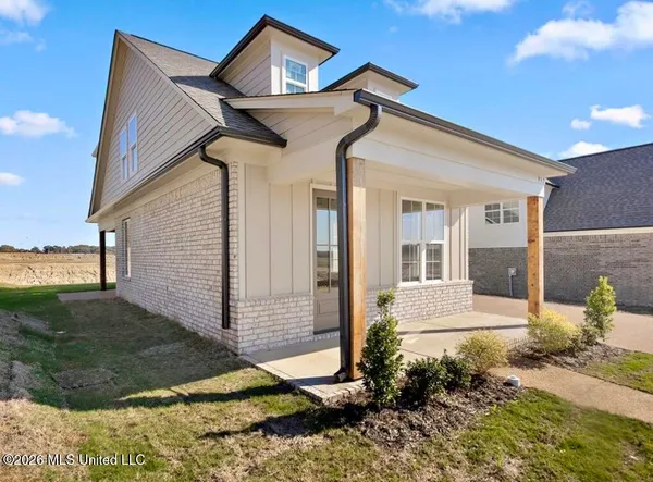 $392,900 | 878 Coahoma Court, Nesbit, MS 38651