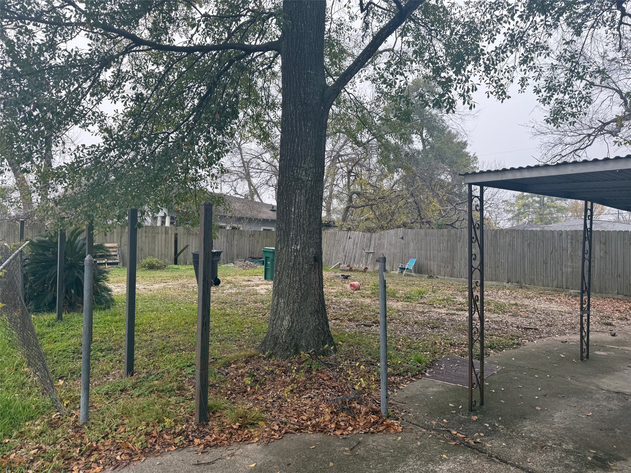 2630 Carmel Street Houston, TX 77091 - Photo 2 of 11 a view of a back yard from a house