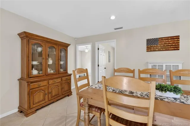 a view of a house with backyard and garden