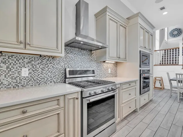 a view of a dinning table and chairs in the patio
