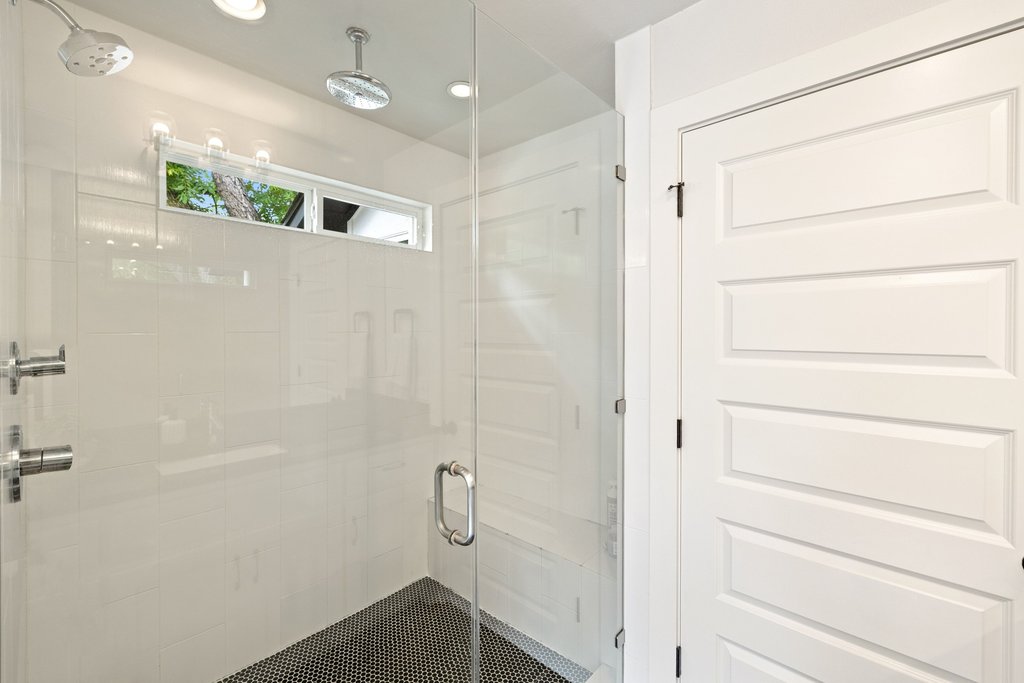 1182 Ridgeway Drive, Unit A Austin, TX 78702 - Photo 20 of 35 a view of a walk in closet