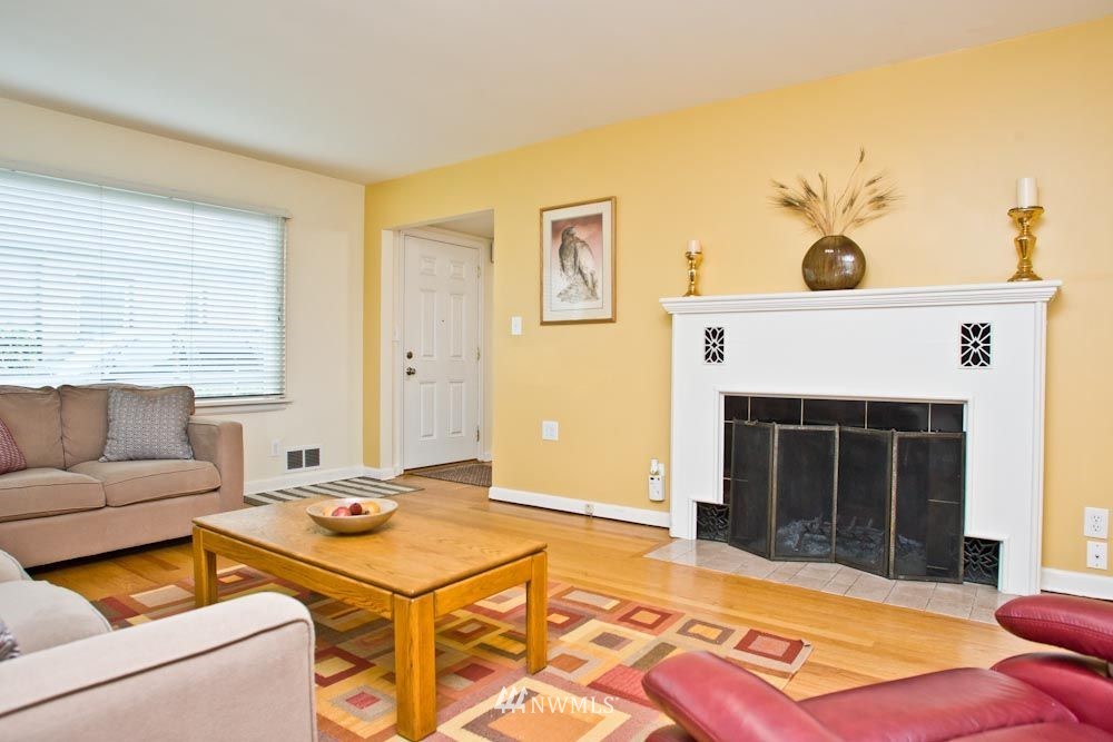 910 Rucker Avenue Everett, WA 98201 - Photo 3 of 13