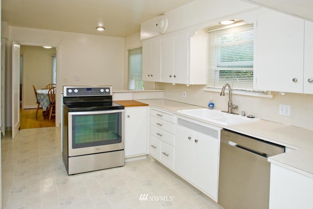 910 Rucker Avenue Everett, WA 98201 - Photo 7 of 13